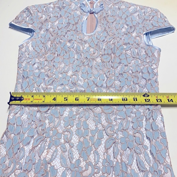 Pale blue lace qipao - Picture 5 of 7